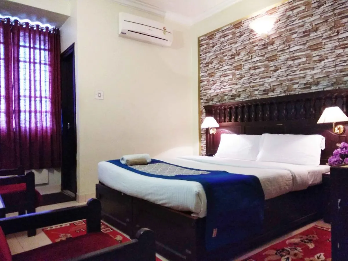 Hotel Palace Tower Thrissur 3*,  India